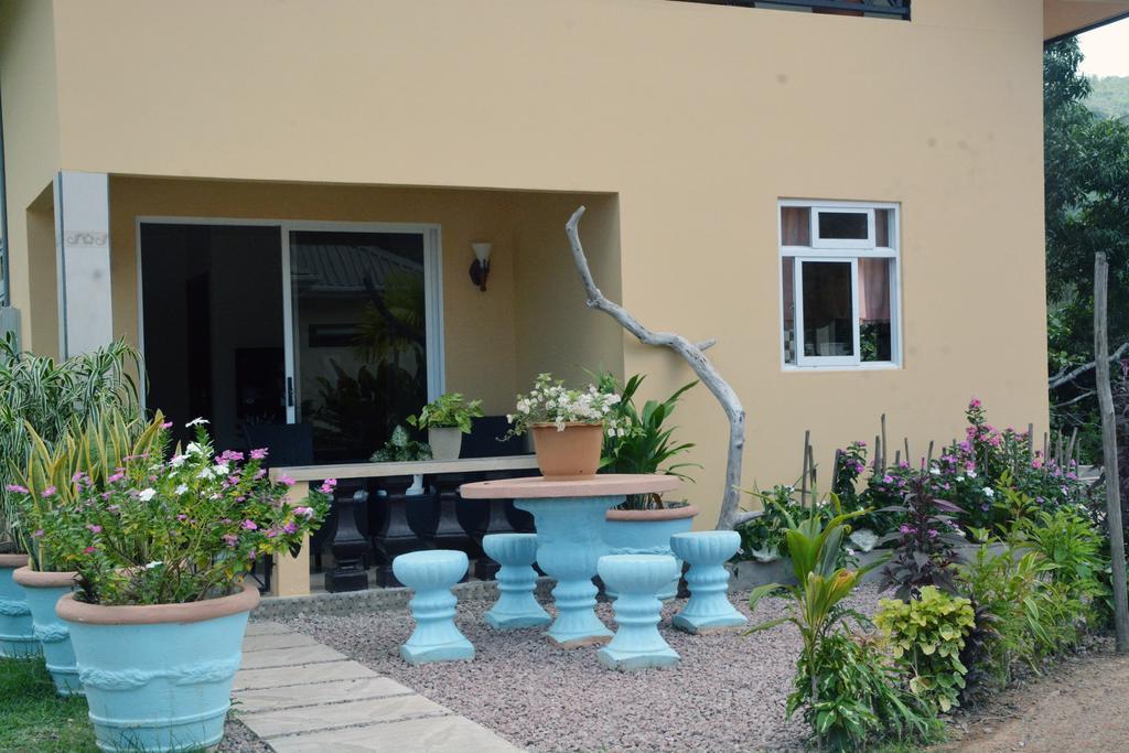 山间住宿加早餐旅馆 Anse Volbert Village 外观 照片