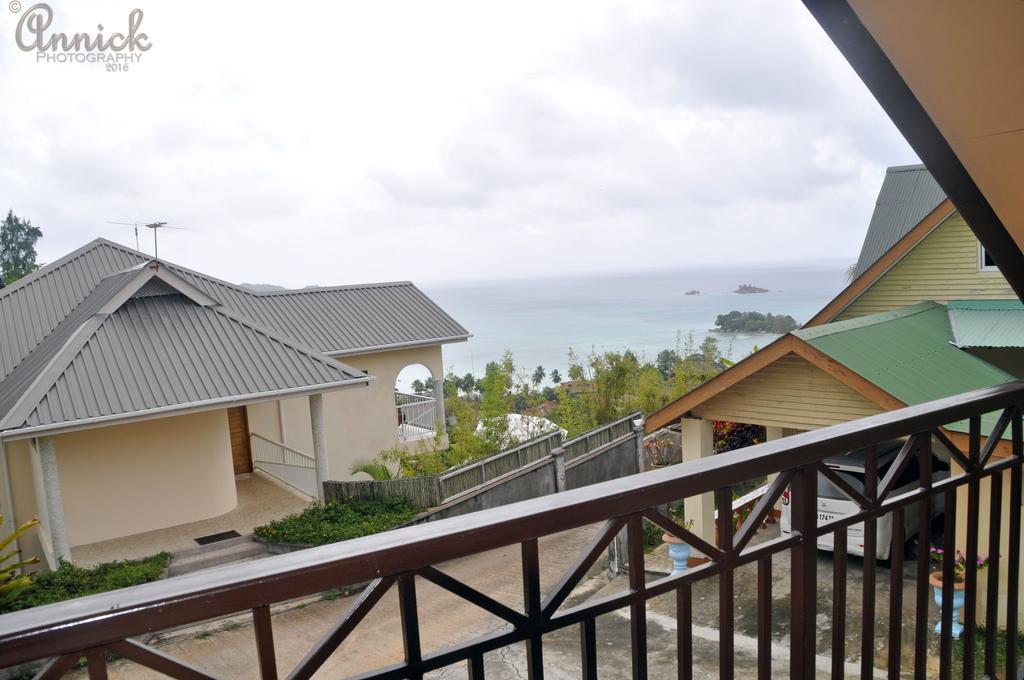 山间住宿加早餐旅馆 Anse Volbert Village 外观 照片
